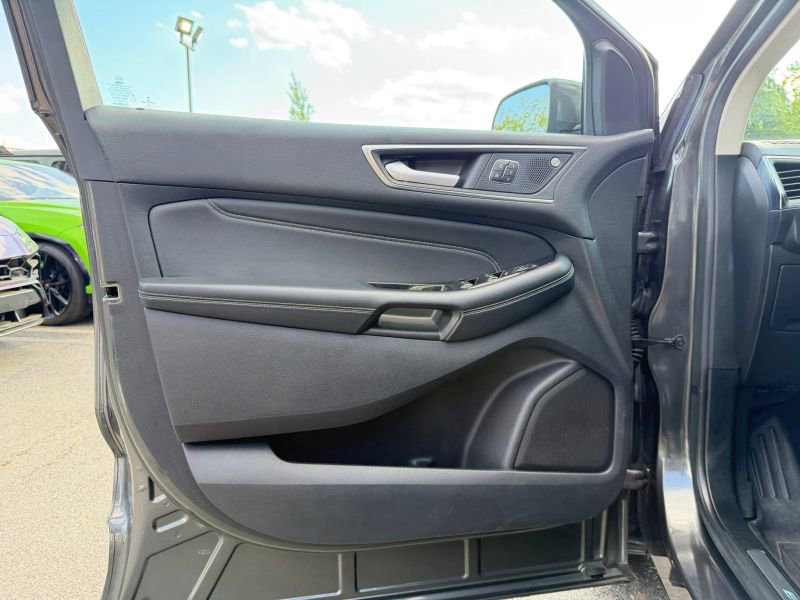 Used 2019 Ford Edge Titanium AWD/4WD image 7