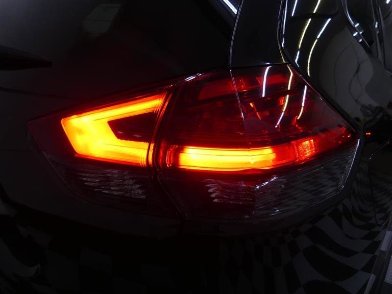 Used 2017 Nissan Rogue SL w/ SL HEV Premium Package image 16