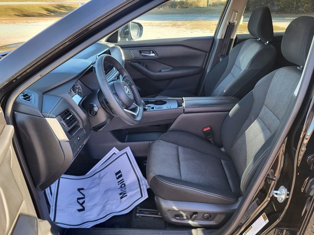 Used 2024 Nissan Rogue SV image 12