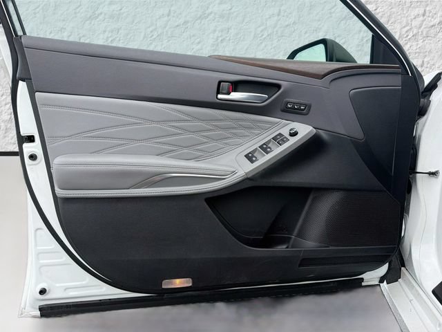 Used 2019 Toyota Avalon Limited FWD image 21