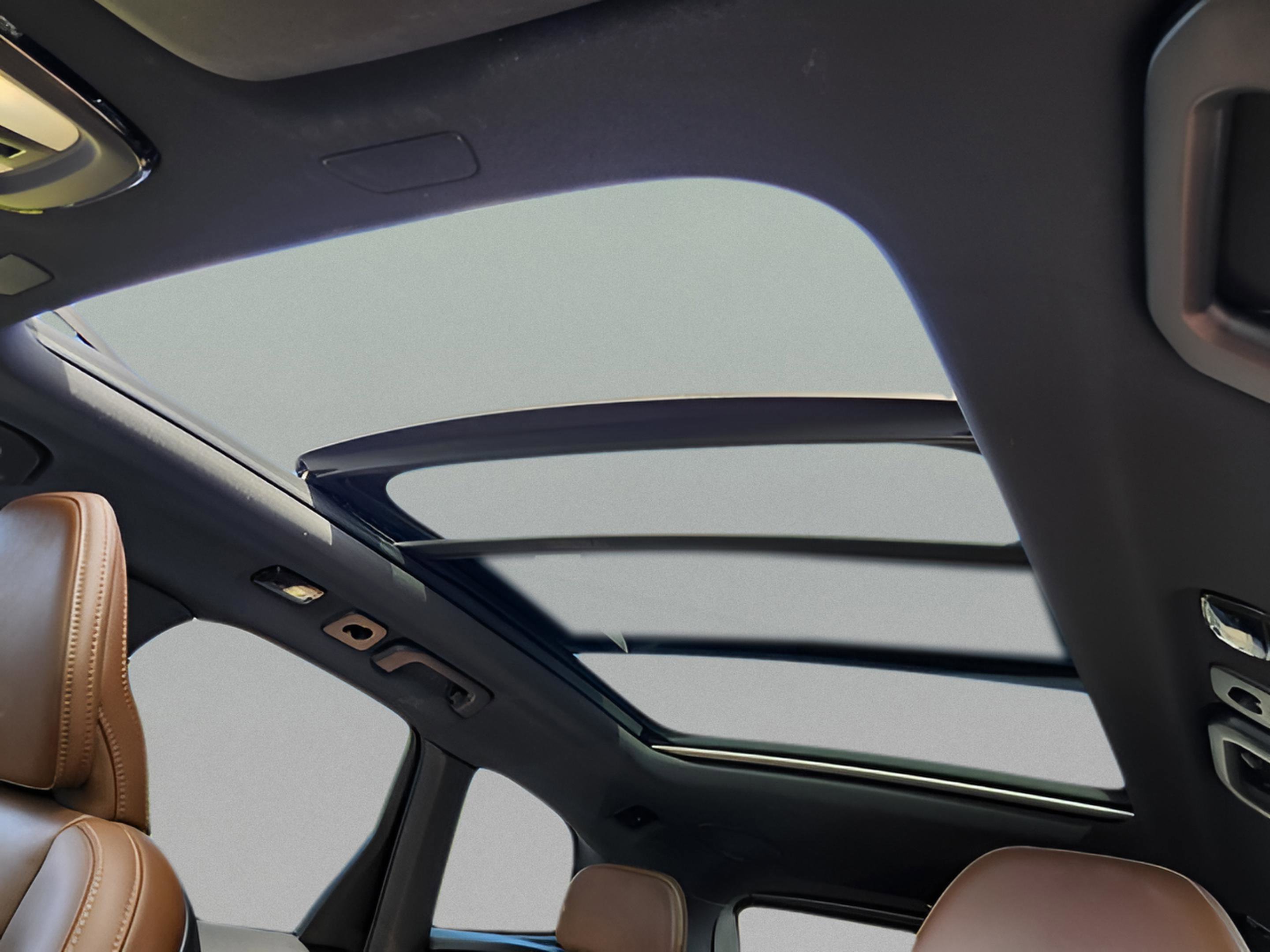 Used 2022 Volvo XC60 B5 Inscription w/ Advanced Package image 17