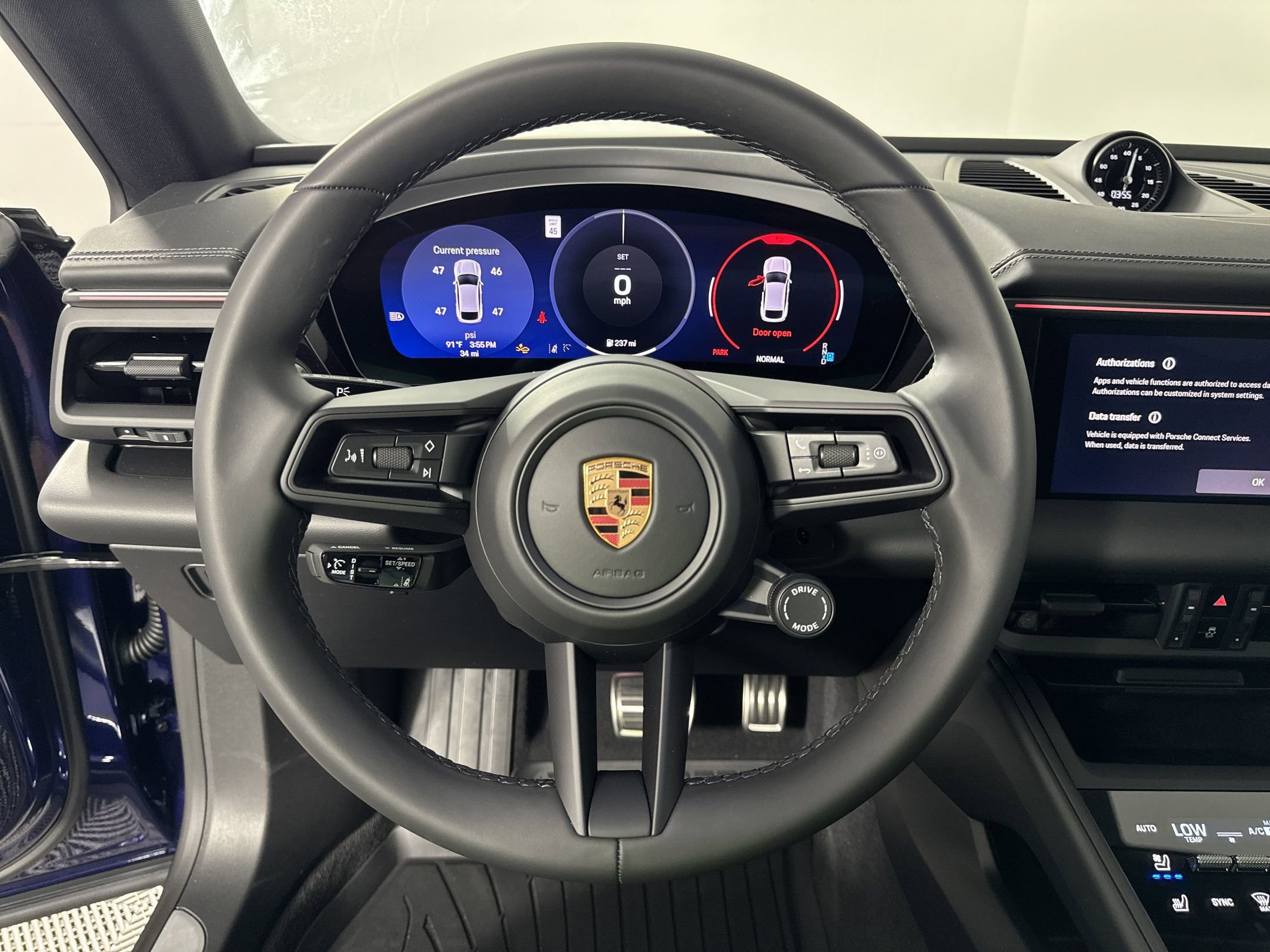 Used 2025 Porsche Macan 4S Electric image 18