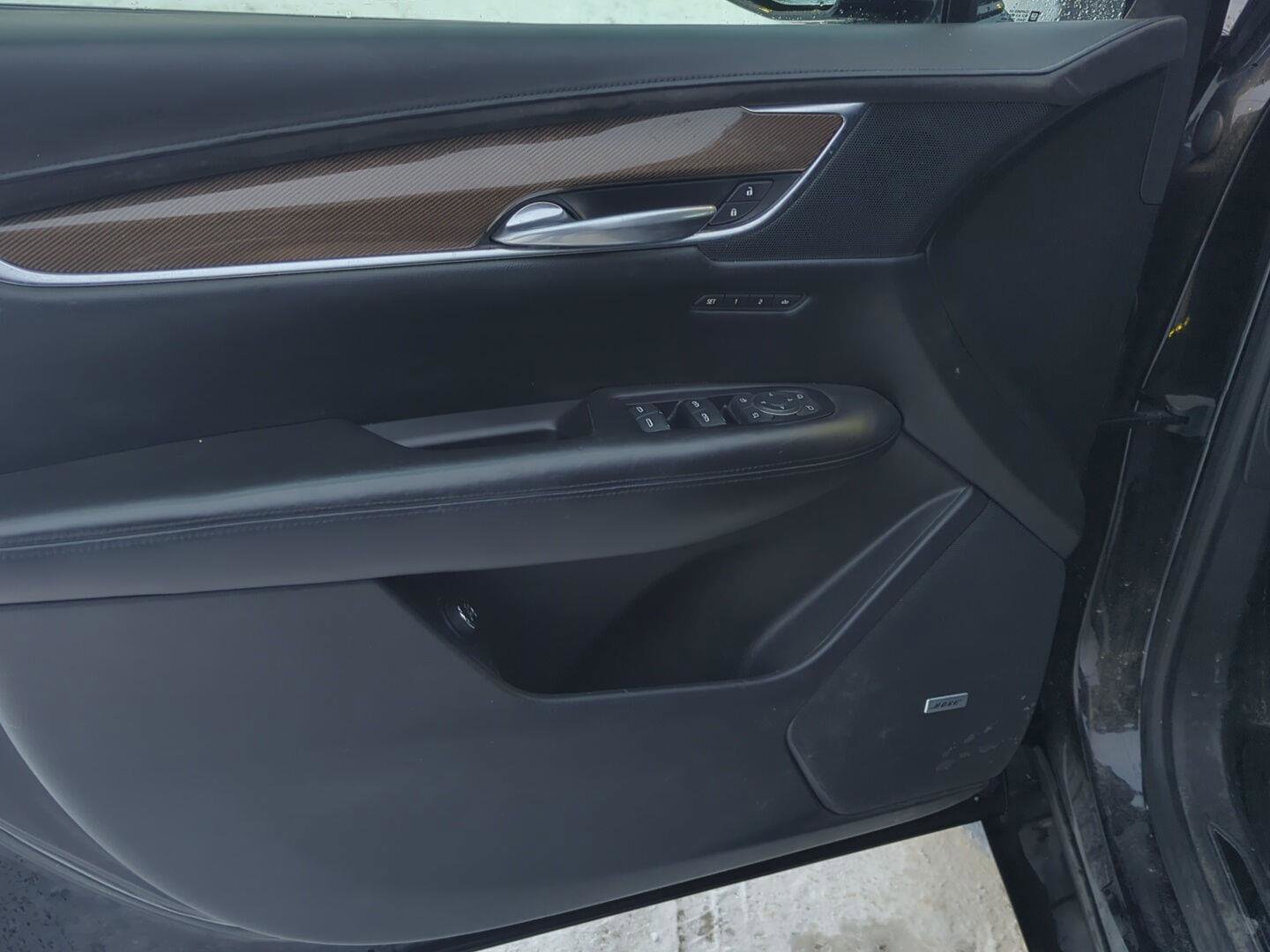 Used 2017 Cadillac XT5 Platinum image 12