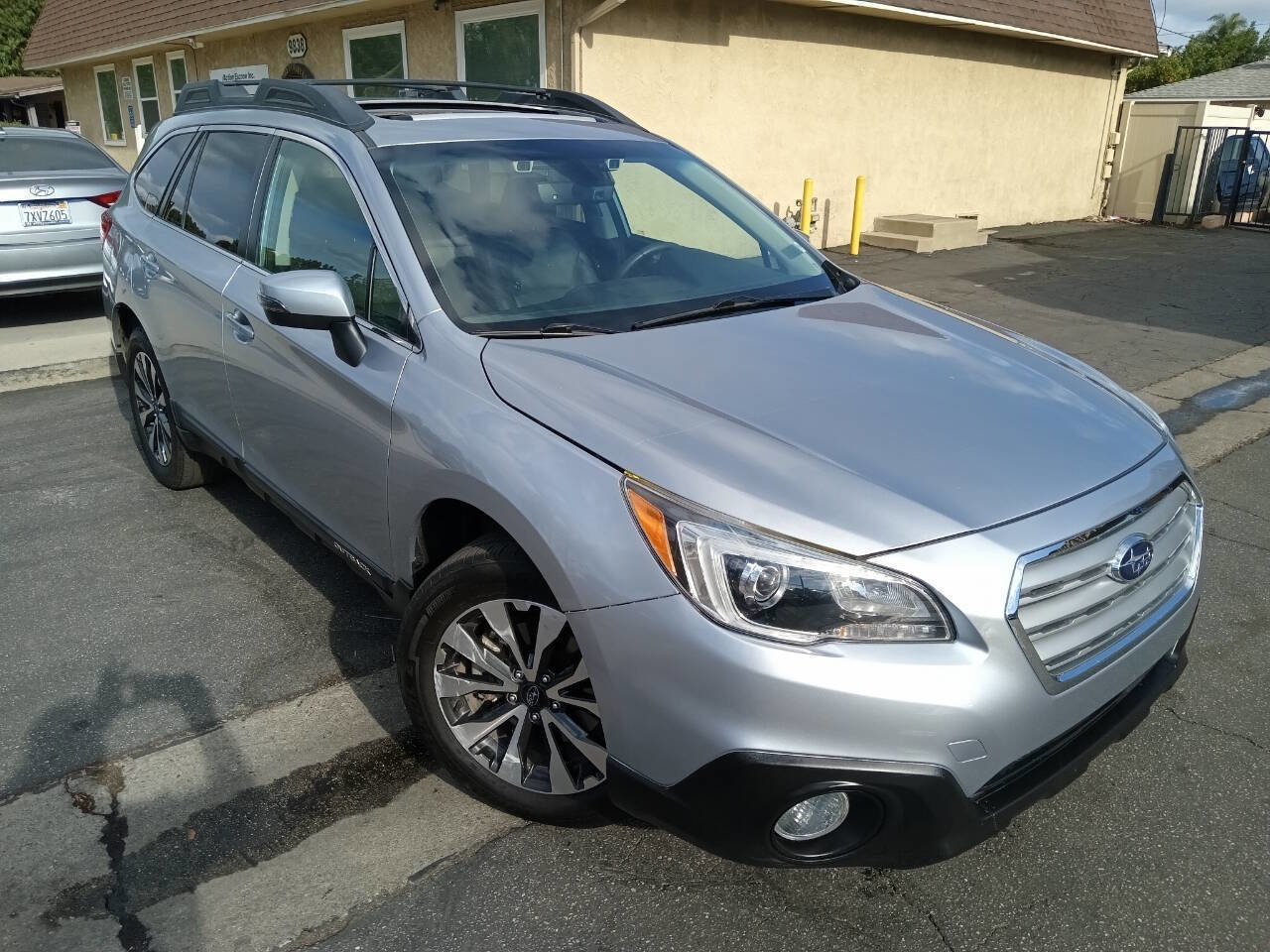 Used 2017 Subaru Outback 2.5i Limited image 9