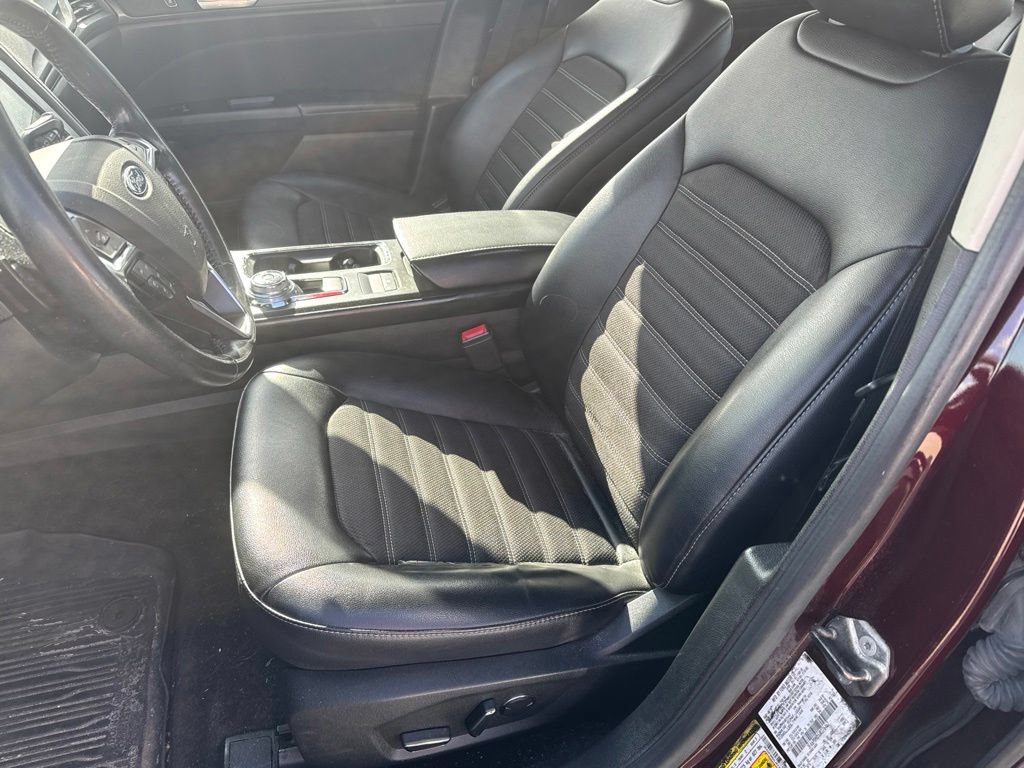 Used 2018 Ford Fusion SE w/ Equipment Group 201A FWD image 18