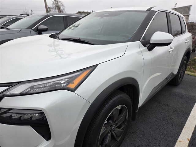 Used 2025 Nissan Rogue SV image 10