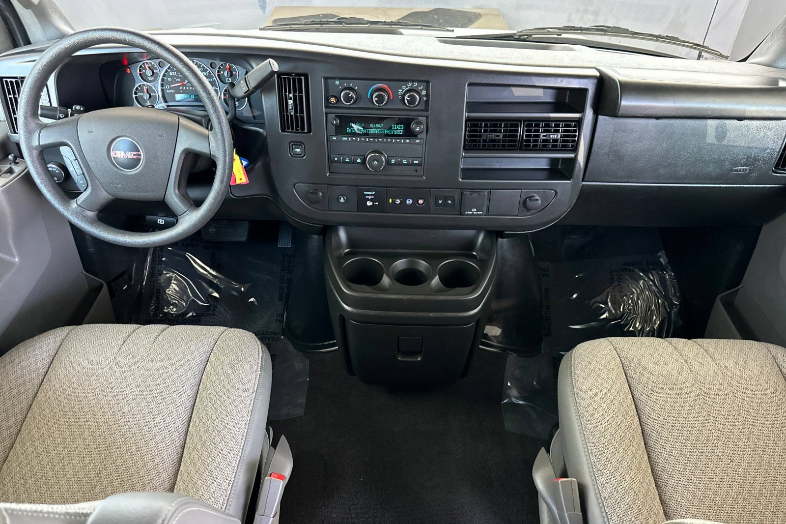 Certified 2025 GMC Savana 3500 LT w/ LT Preferred Equipment Group RWD image 15