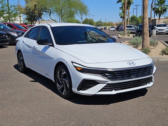 Used 2025 Hyundai Elantra SEL image 3