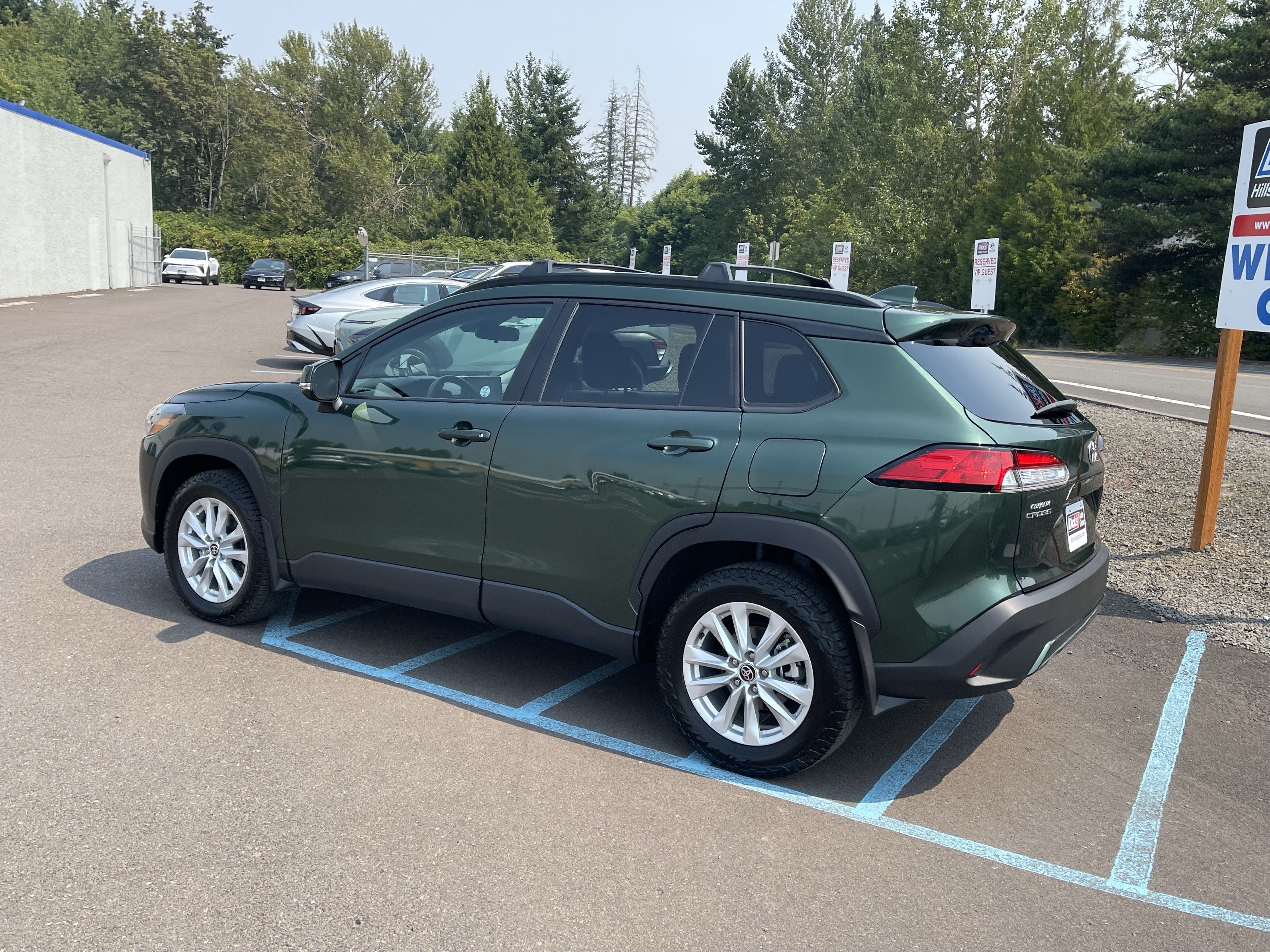 Used 2022 Toyota Corolla Cross LE w/ Moonroof Package AWD/4WD image 3