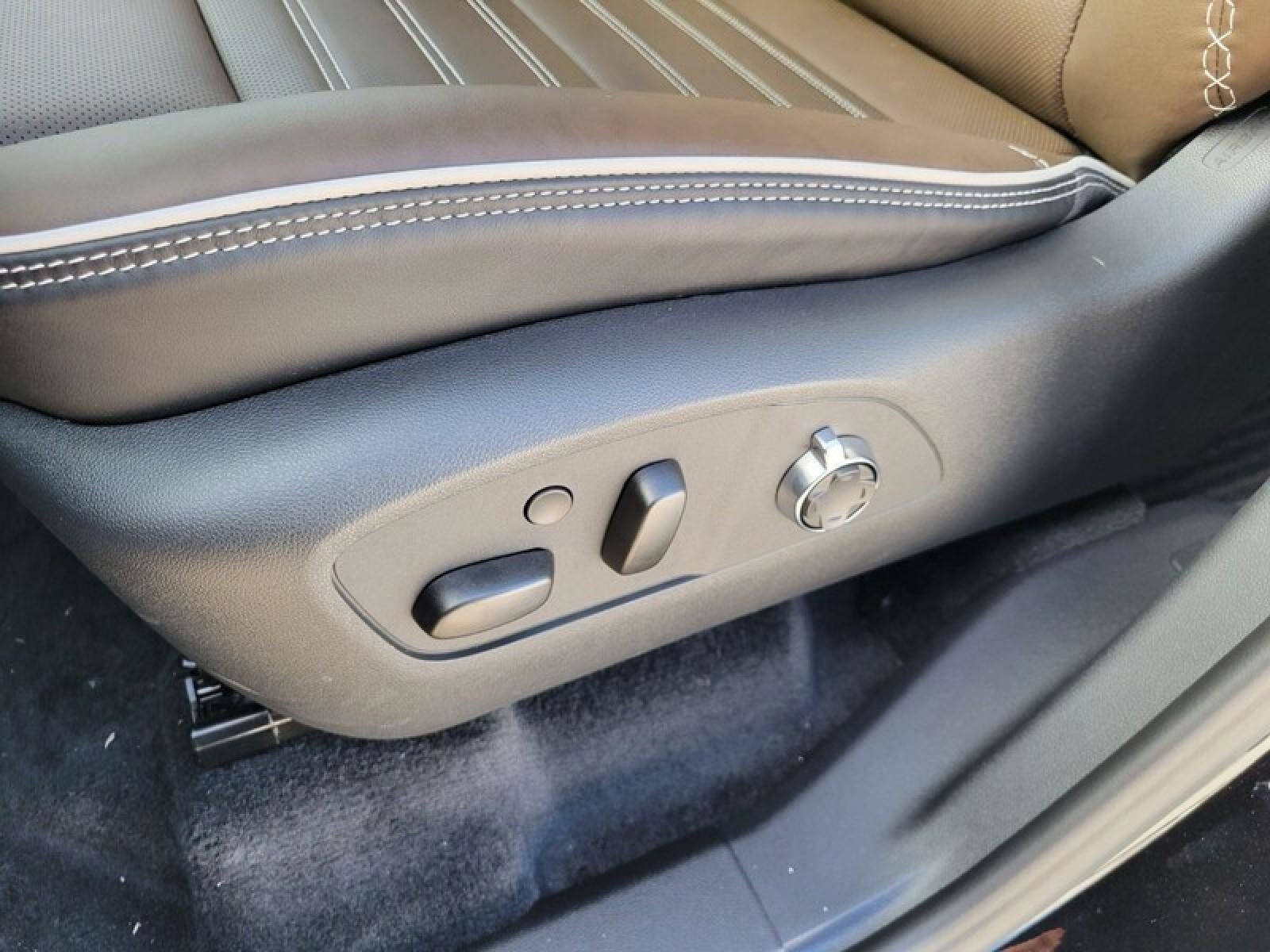 New 2026 GMC Acadia Denali Ultimate w/ LPO, Floor Liner Package image 26