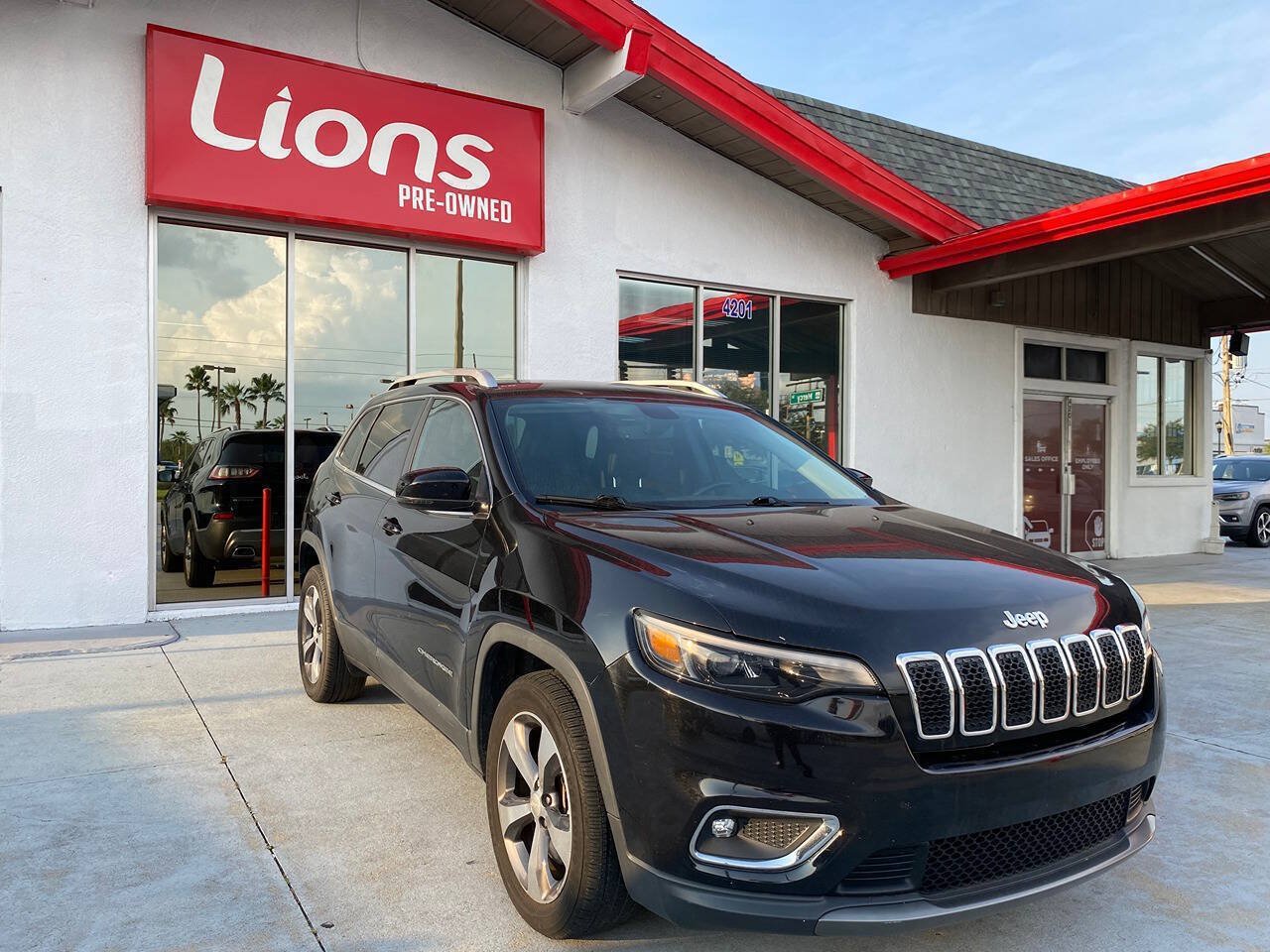 Used 2019 Jeep Cherokee Limited FWD image 6