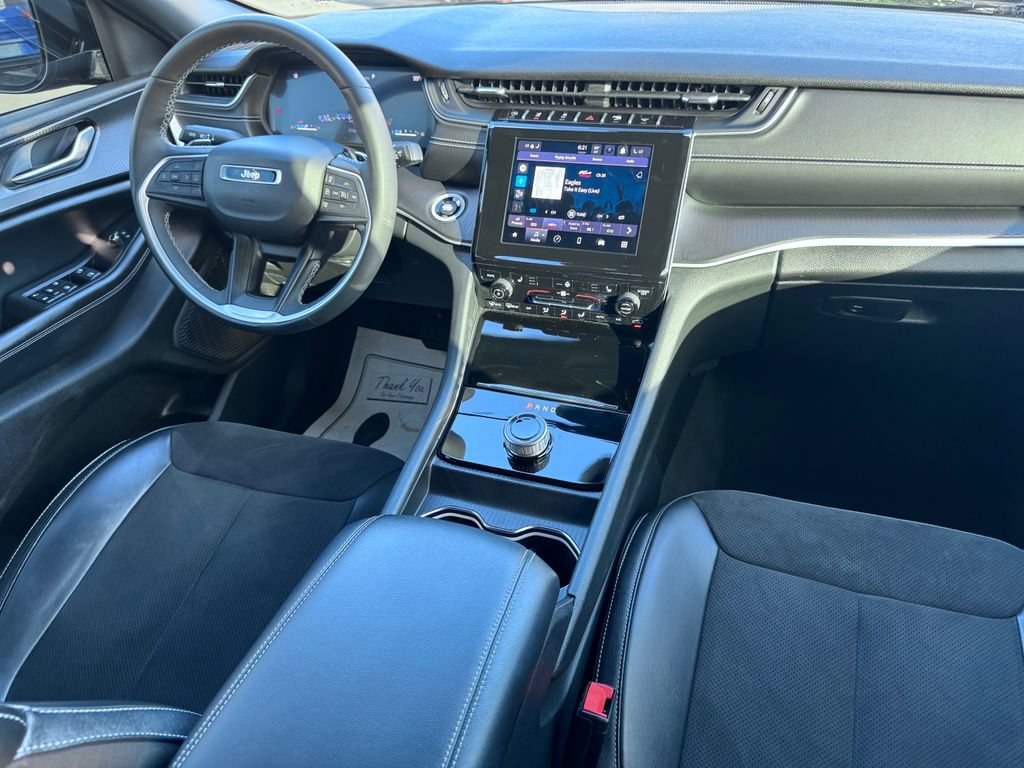Used 2023 Jeep Grand Cherokee Altitude AWD/4WD image 12