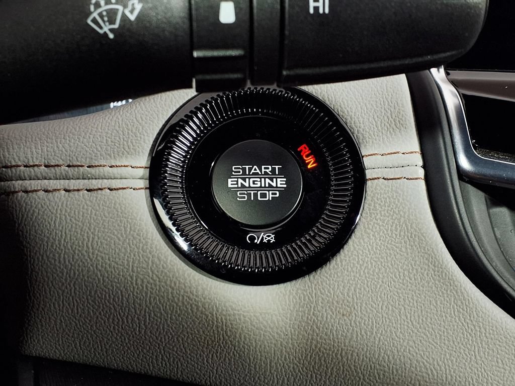 Used 2025 Jeep Compass Limited AWD/4WD image 16