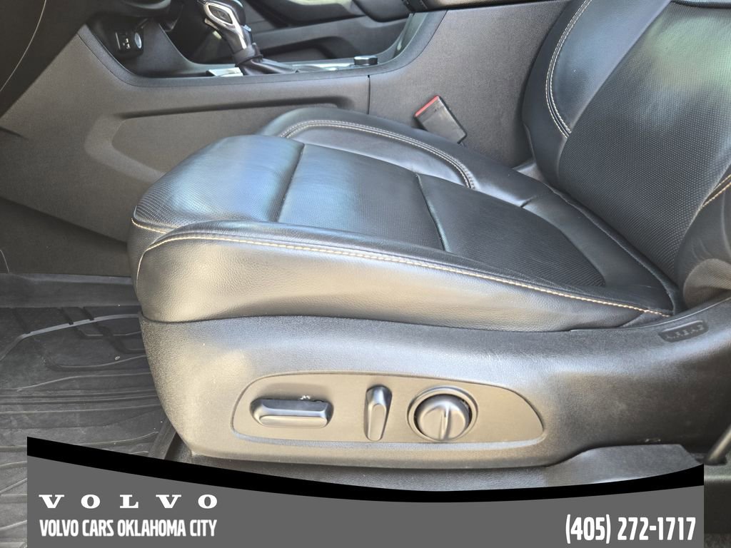 Used 2021 Chevrolet Traverse Premier w/ Redline Edition FWD image 18