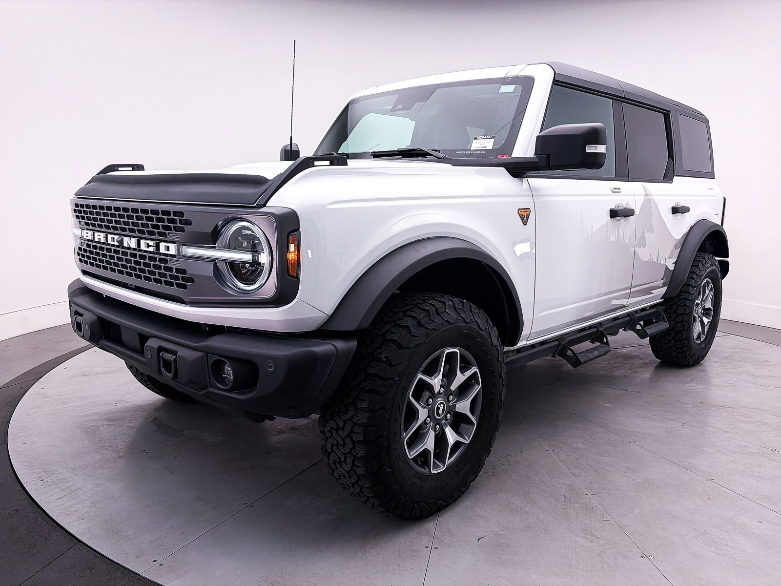 Used 2023 Ford Bronco Badlands image 12