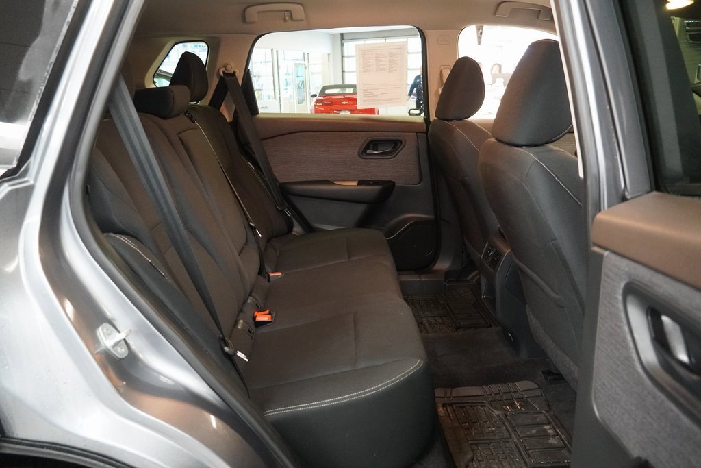 Used 2023 Nissan Rogue S image 27