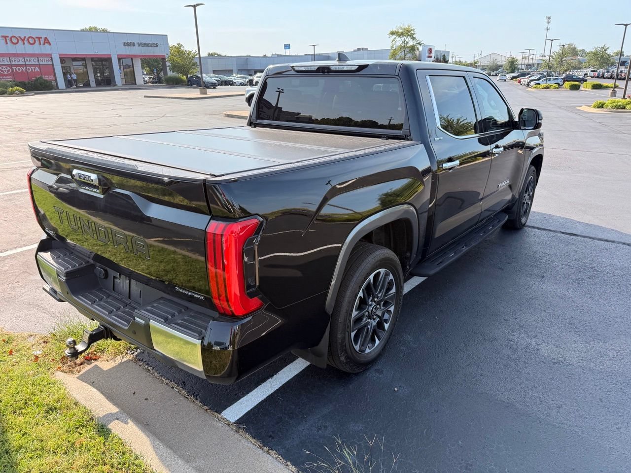 Used 2025 Toyota Tundra Limited AWD/4WD image 6