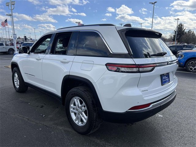 Used 2023 Jeep Grand Cherokee Laredo image 5