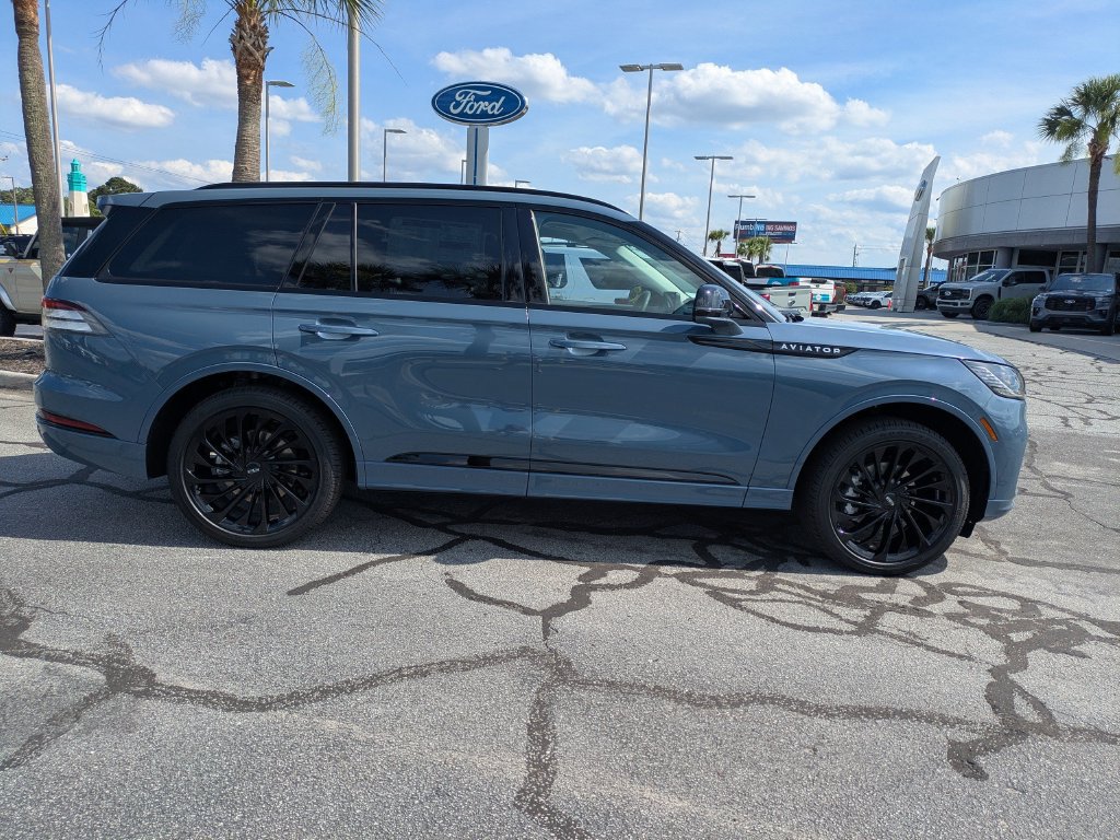 New 2026 Lincoln Aviator Reserve AWD/4WD image 3
