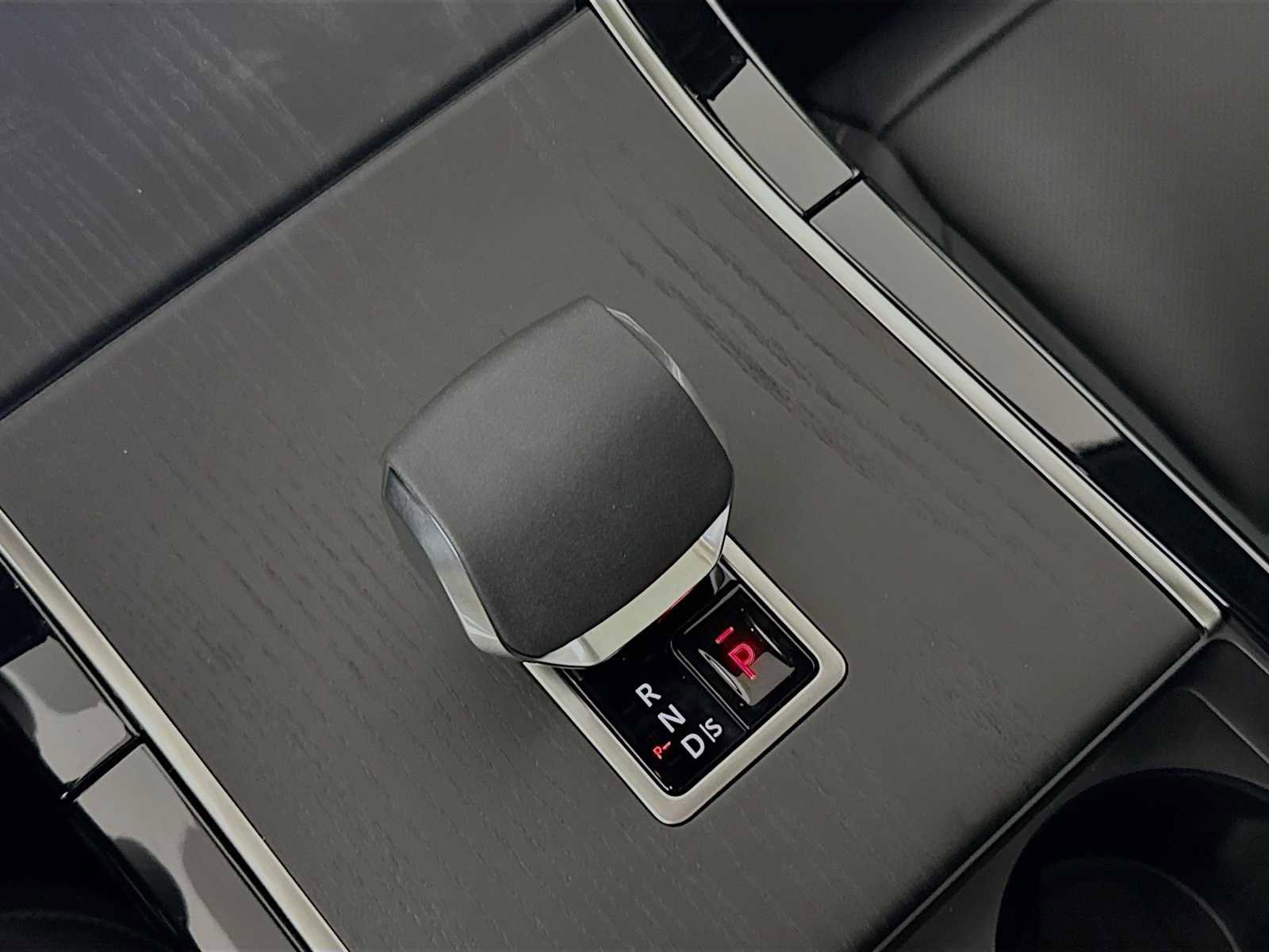 Used 2026 Land Rover Range Rover Velar Dynamic SE AWD/4WD image 17