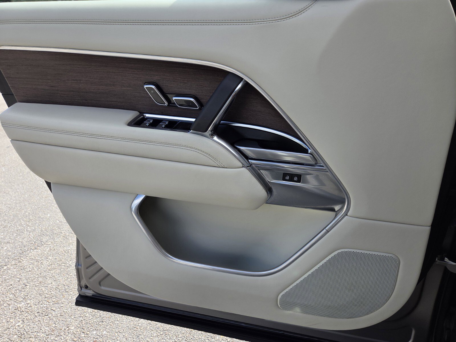 Certified 2023 Land Rover Range Rover SE image 14