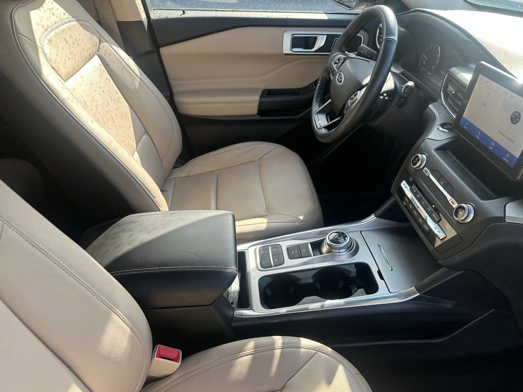 Used 2020 Ford Explorer XLT w/ Equipment Group 202A image 15
