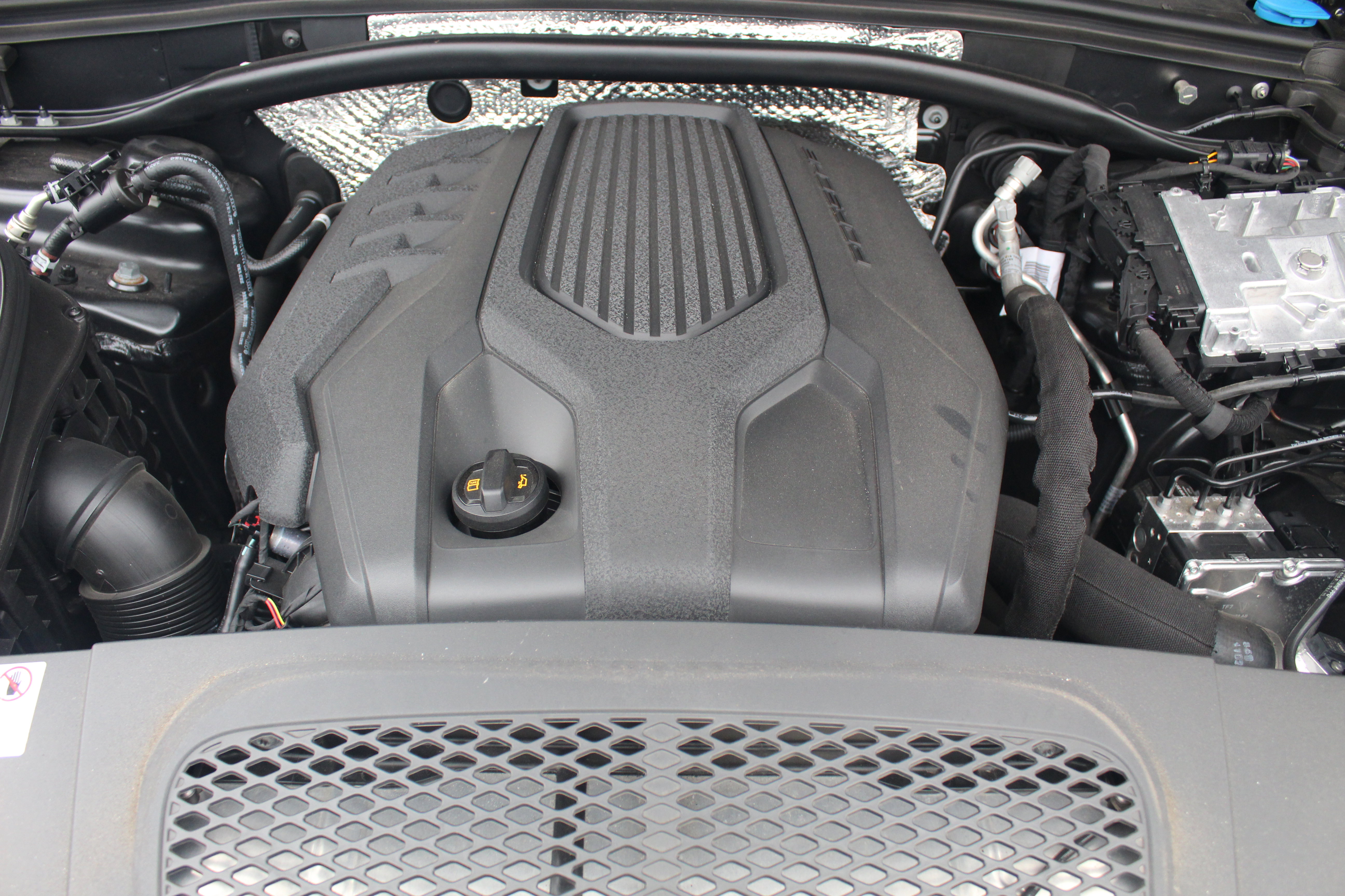 Certified 2022 Porsche Macan image 16