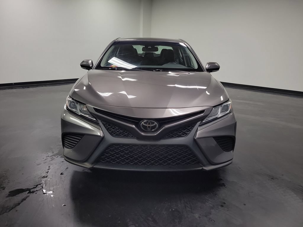 Used 2019 Toyota Camry SE FWD image 2