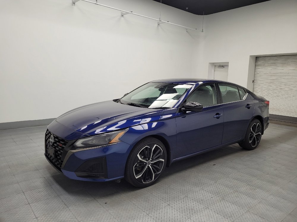 Used 2023 Nissan Altima 2.5 SR w/ SR Premium Package image 2