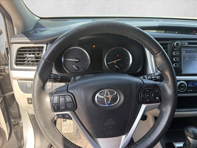 Used 2015 Toyota Highlander XLE FWD image 12