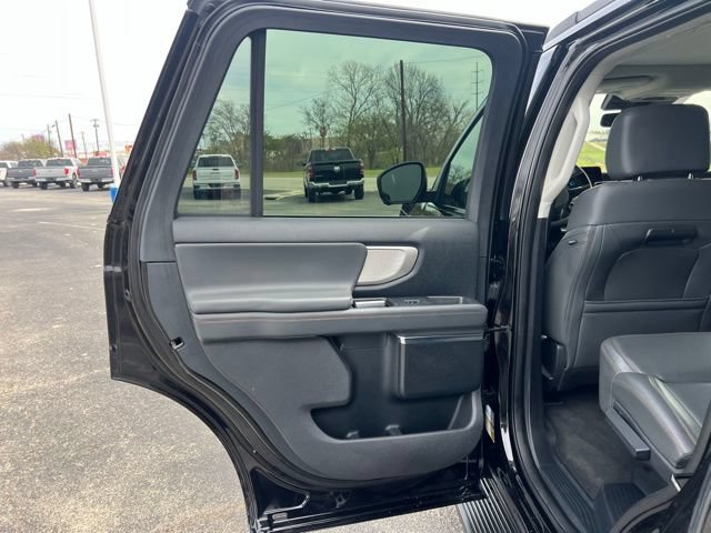 Used 2025 Ford Expedition Active AWD/4WD image 12