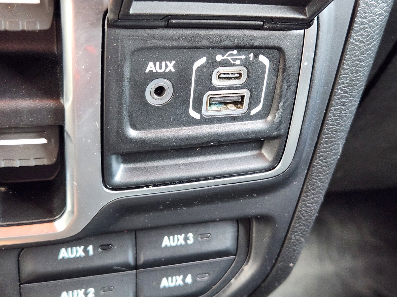 Used 2021 Jeep Gladiator Willys AWD/4WD image 16