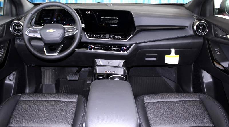 New 2026 Chevrolet Equinox LT w/ Convenience Package II image 11