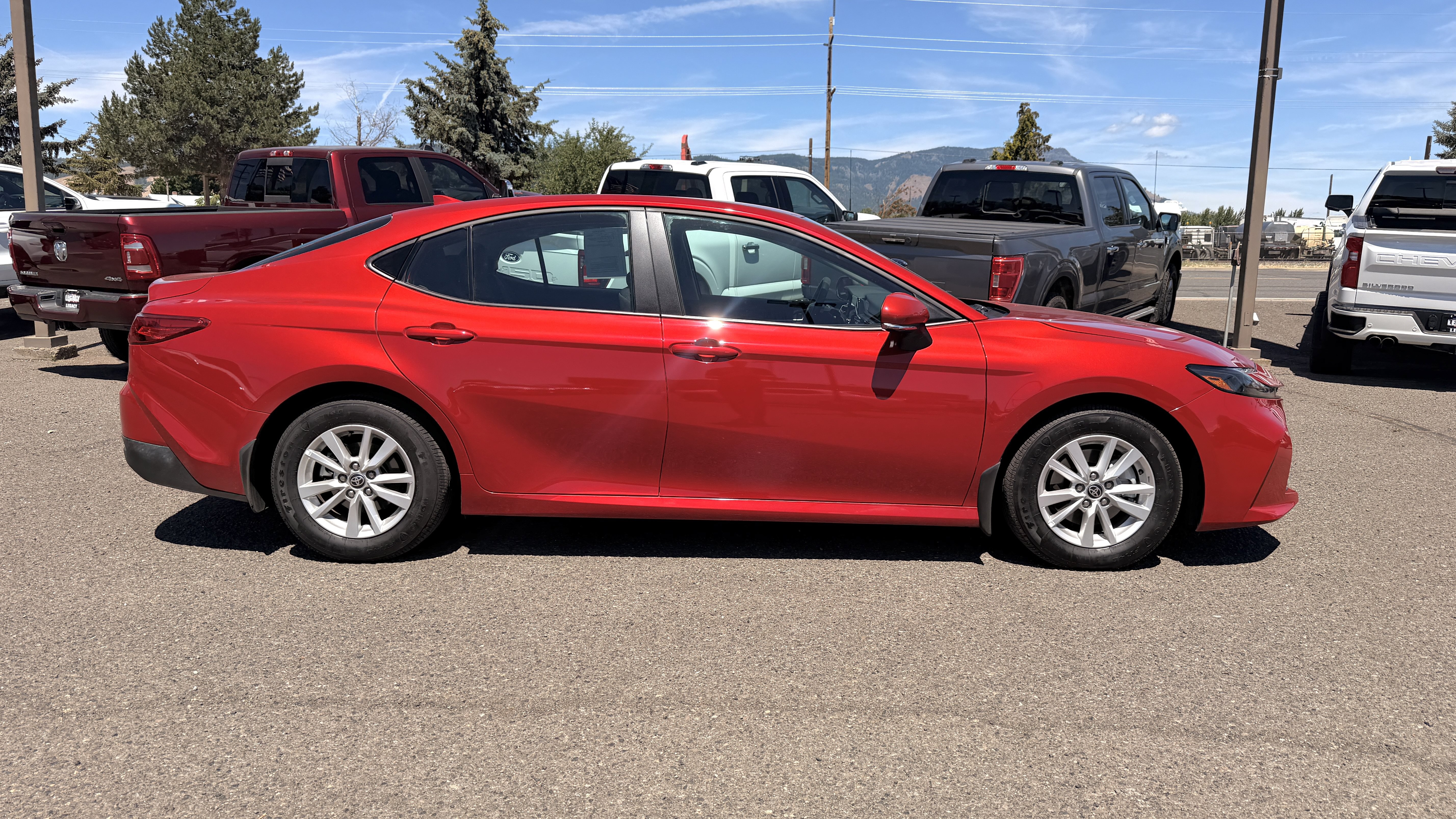 Used 2025 Toyota Camry LE w/ Convenience Package FWD image 8
