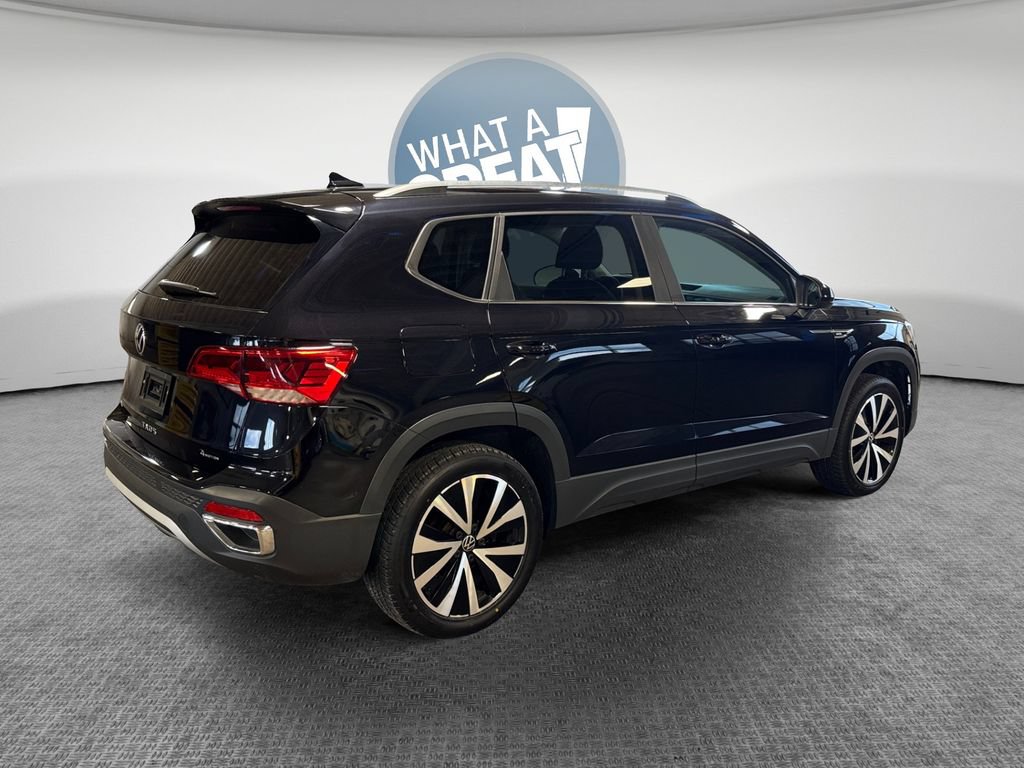 Used 2022 Volkswagen Taos SE AWD/4WD image 3