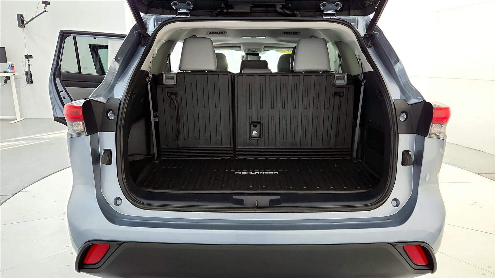 Certified 2020 Toyota Highlander XLE image 32