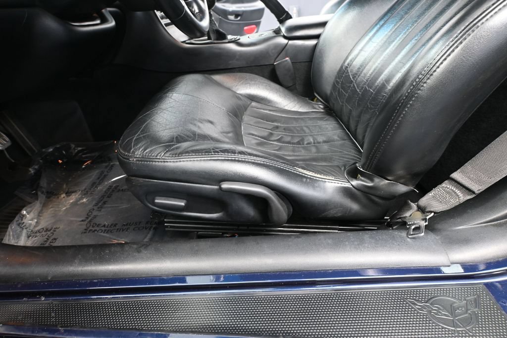Used 2001 Chevrolet Corvette Convertible RWD image 16