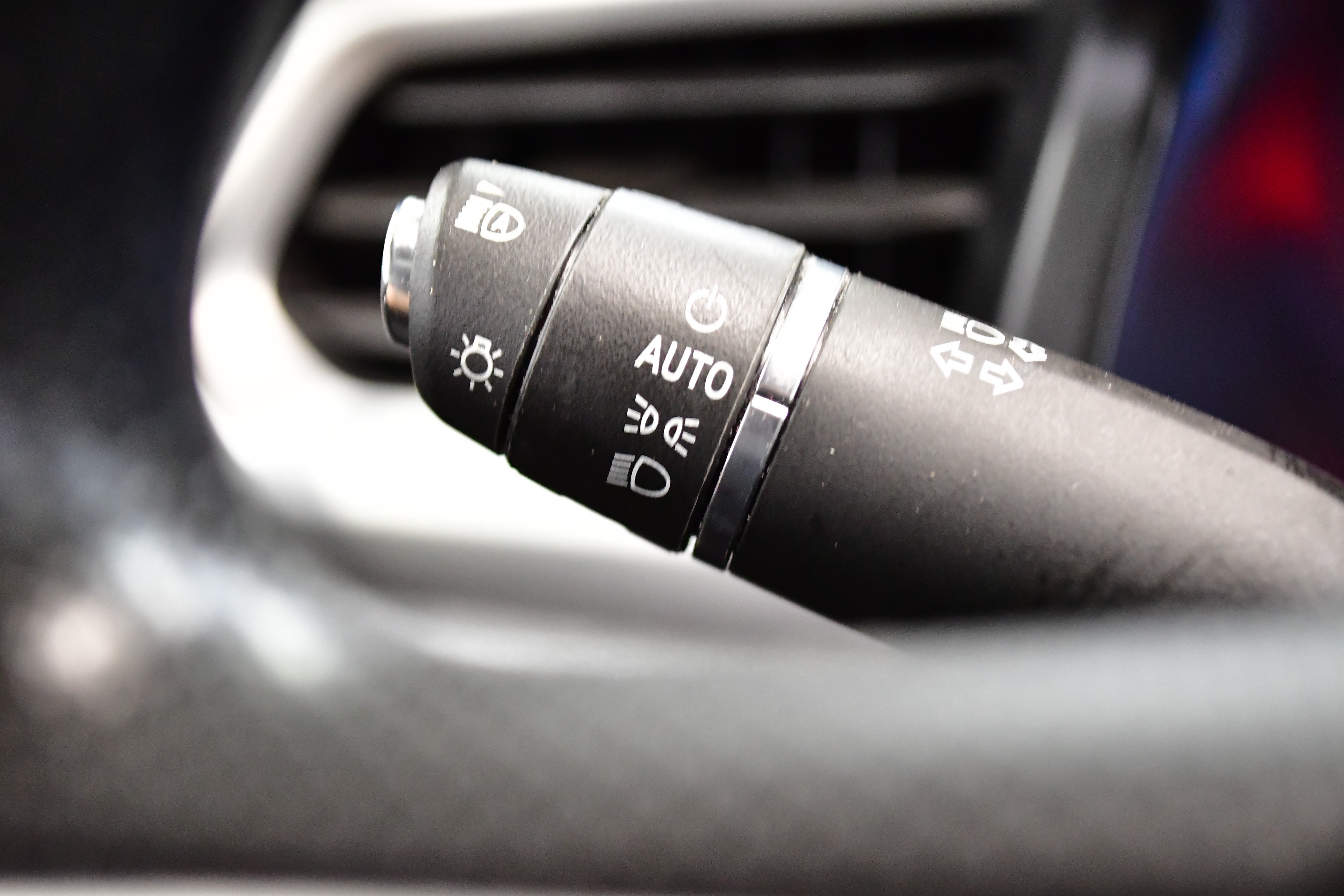 Used 2023 GMC Acadia SLE AWD/4WD image 21