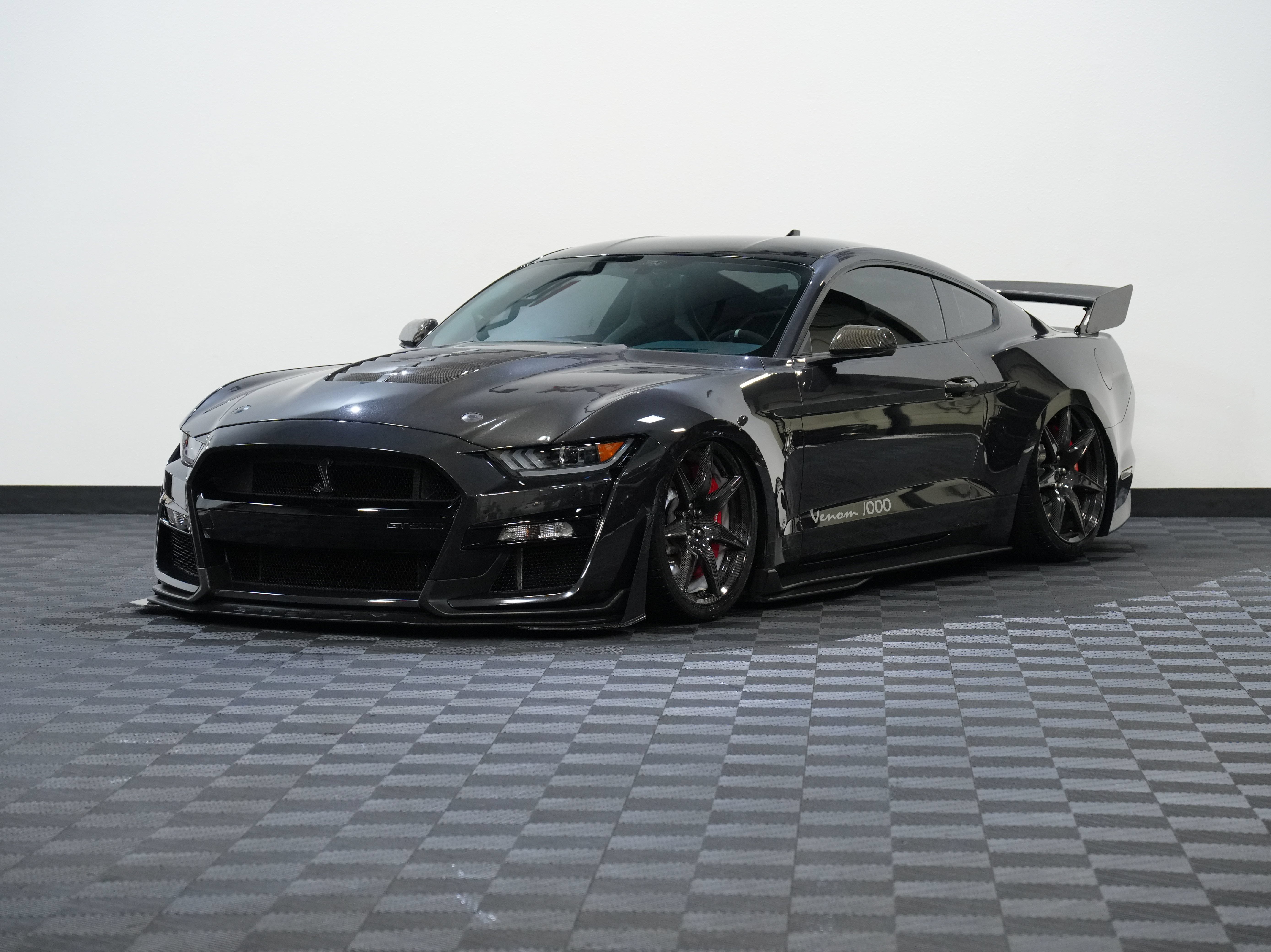 Used 2022 Ford Mustang Shelby GT500 w/ Carbon Fiber Track Pack RWD image 3