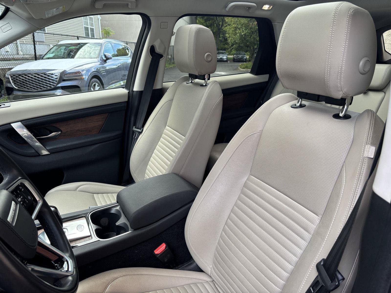 Used 2023 Land Rover Discovery Sport SE AWD/4WD image 10
