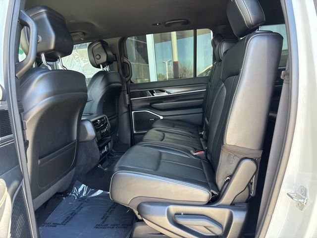 Used 2023 Jeep Wagoneer L Series II image 15