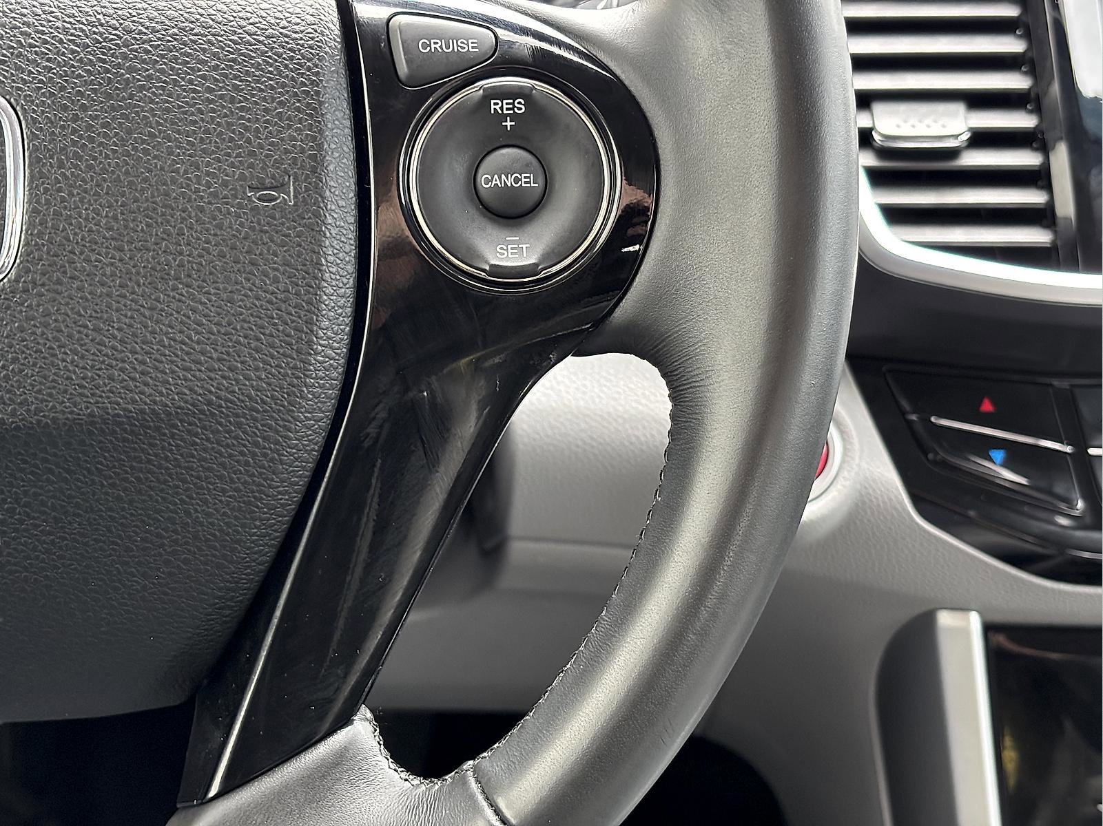 Certified 2017 Honda Accord EX-L image 33