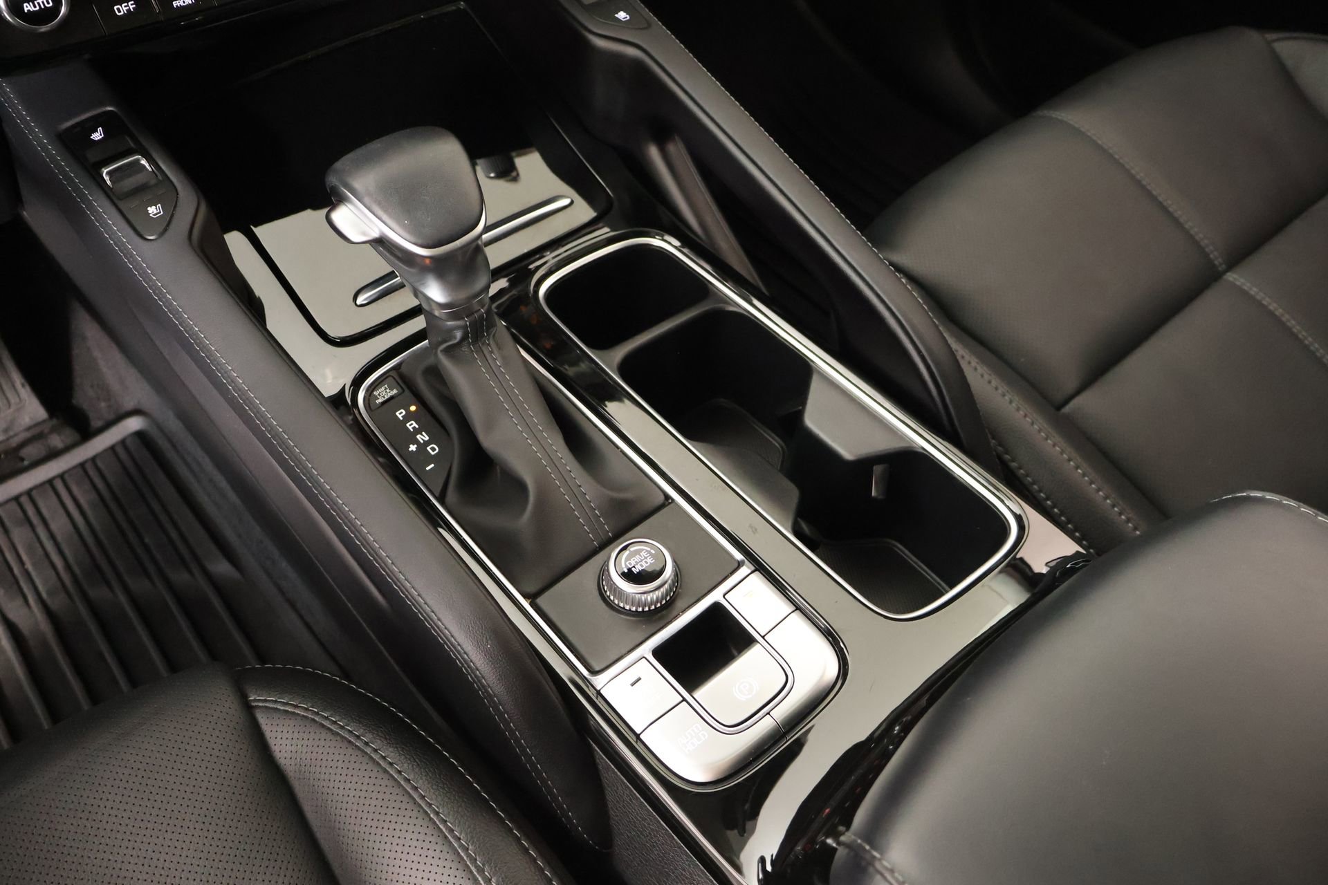 Used 2024 Kia Telluride EX w/ EX Captain's Chair Package FWD image 9