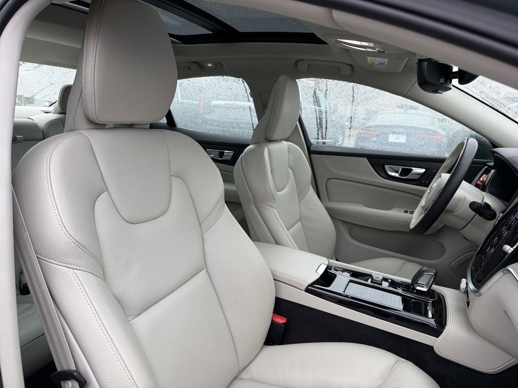 Used 2023 Volvo S60 T8 Plus image 18