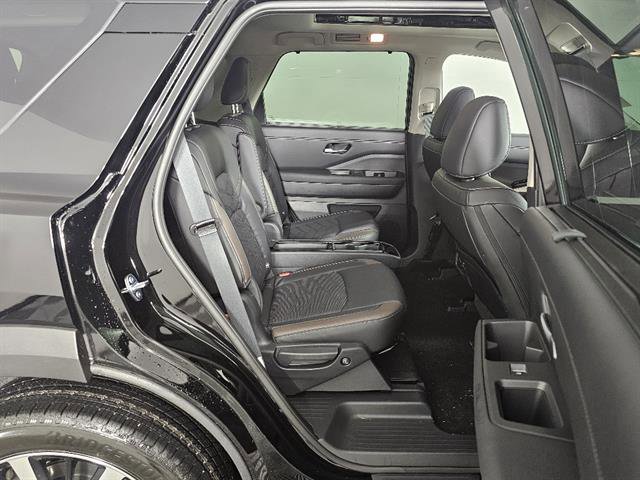New 2025 Nissan Pathfinder Platinum AWD/4WD image 16