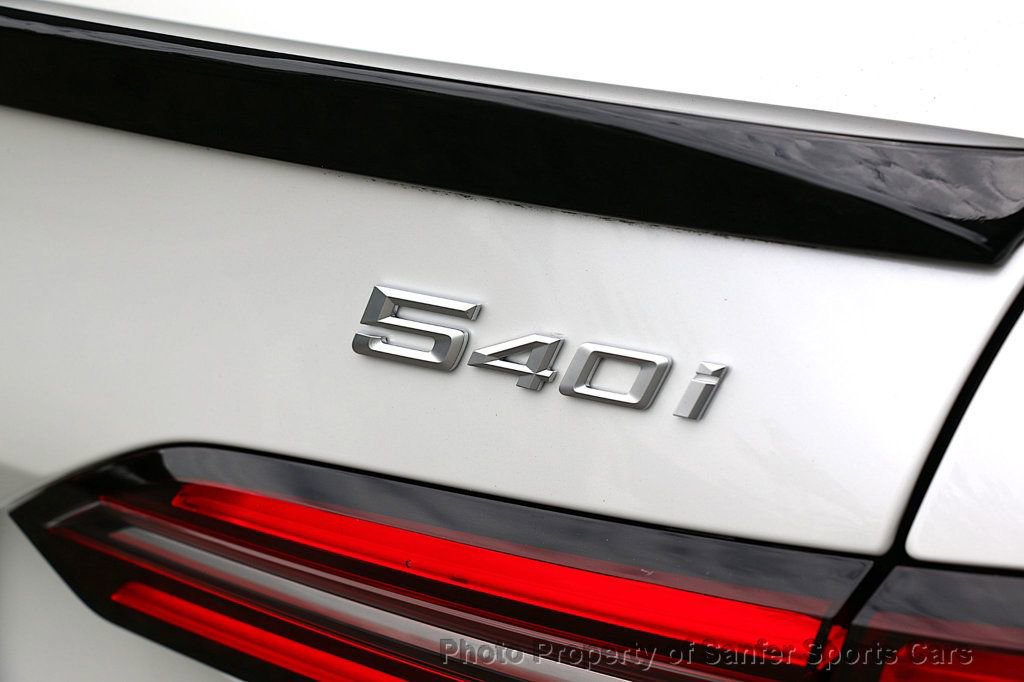 Used 2025 BMW 540i xDrive w/ Premium Package image 9
