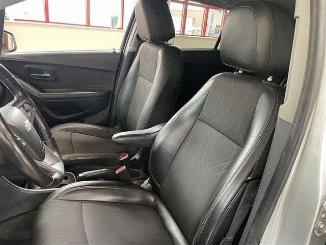 Used 2022 Chevrolet Trax LT w/ Driver Confidence Package AWD/4WD image 21