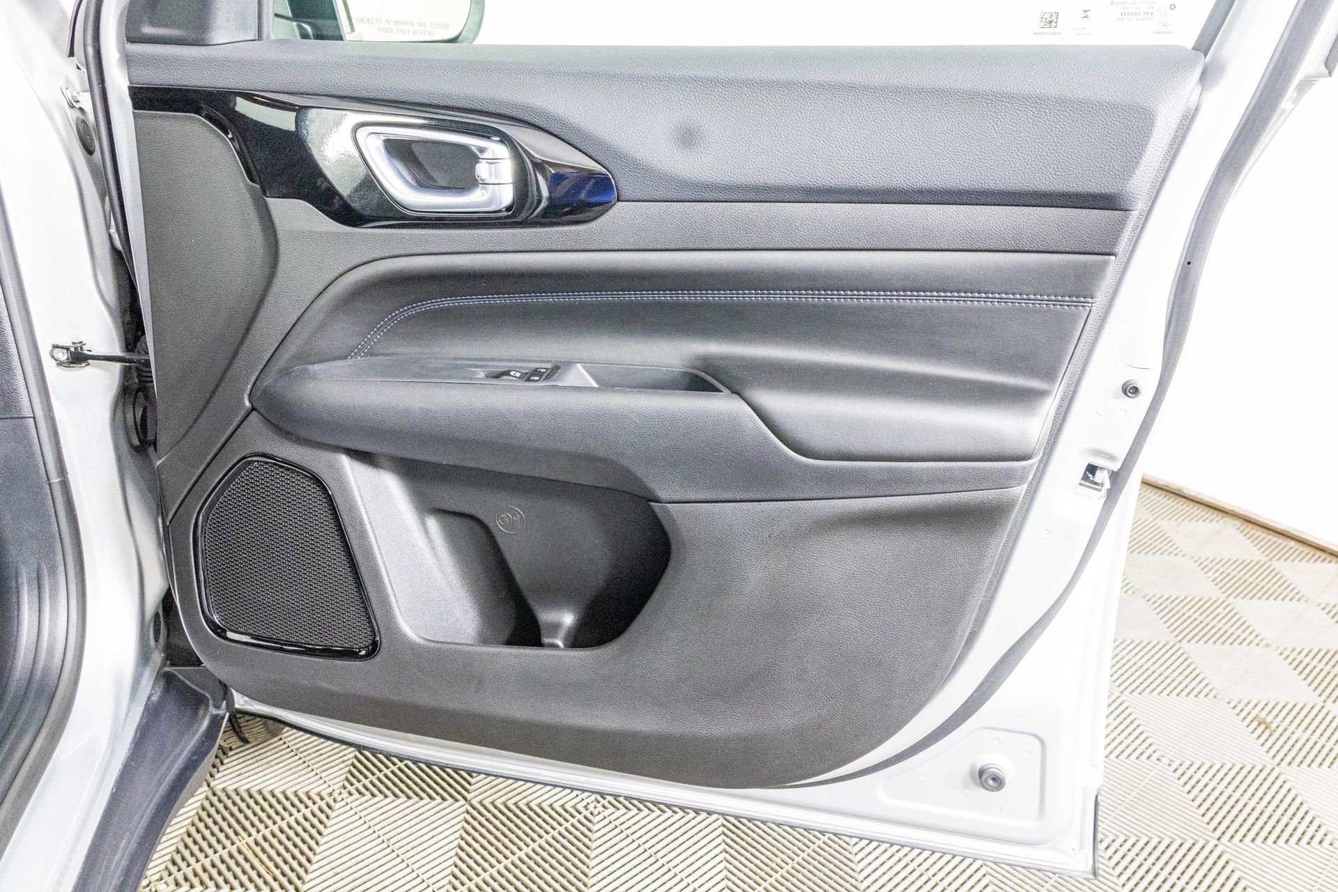 Used 2025 Jeep Compass Latitude w/ Altitude Special Edition image 39