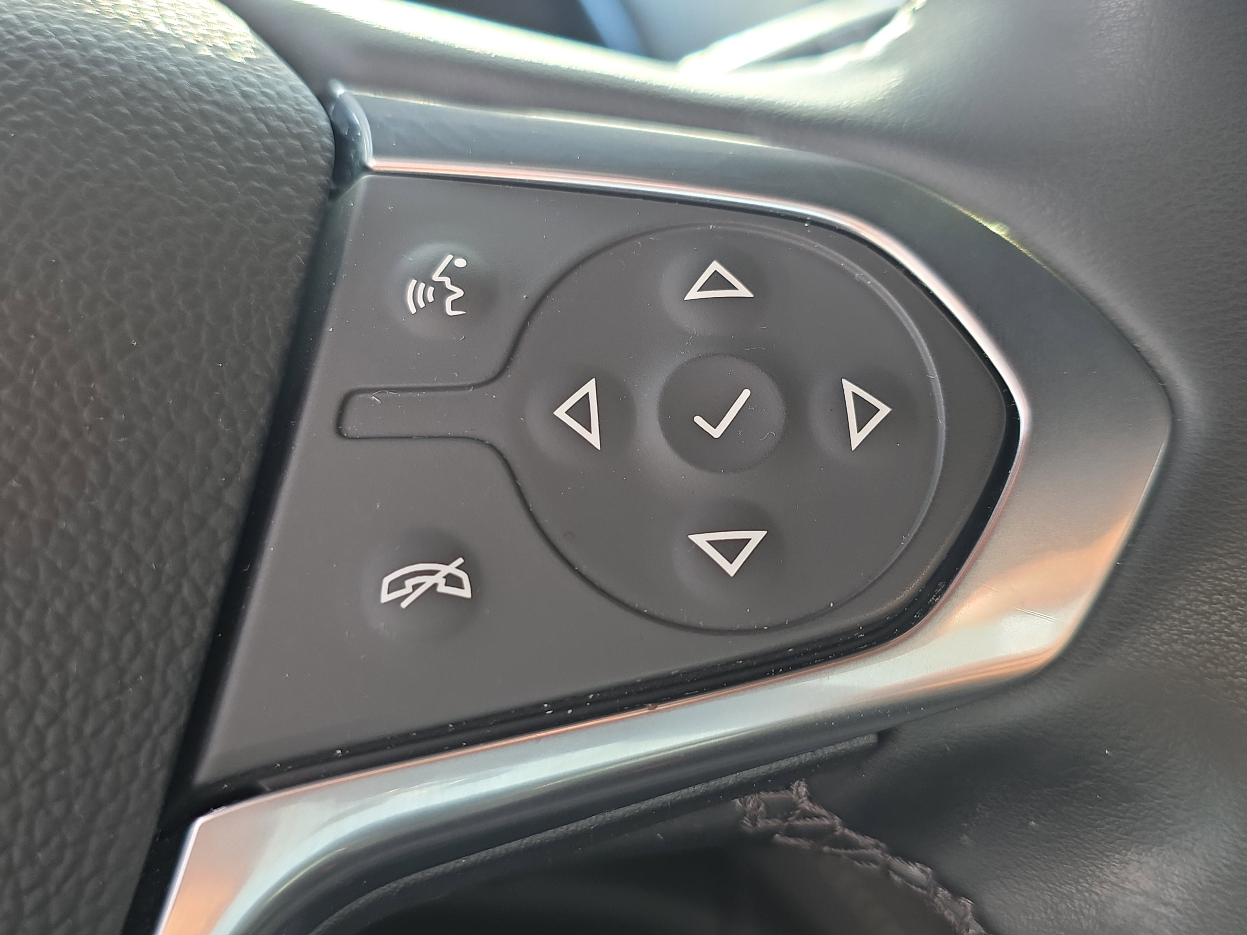 Used 2023 Chevrolet Traverse LT FWD image 39
