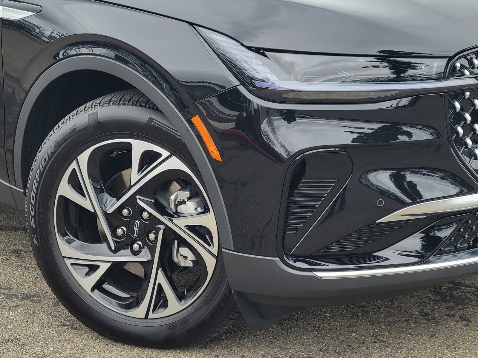 New 2025 Lincoln Nautilus Premier w/ Equipment Group 102A image 6